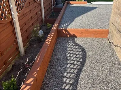 Stepped resin bound garden walkway with timber retaining borders